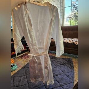 Chic Ivory Lace-Trimmed Robe